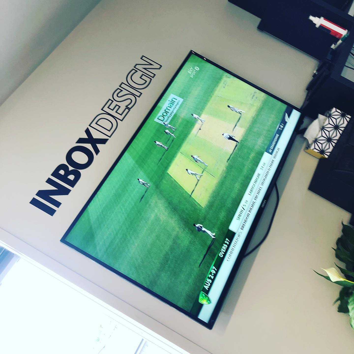 You can tell it’s summer when the offer dashboard TV is dedicated to cricket 🏏 #ausvnzl